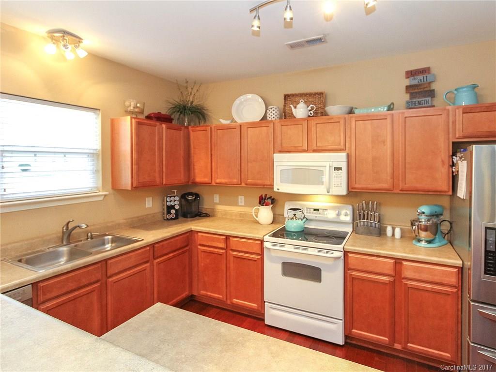 Oaks Of Broadway - Residential