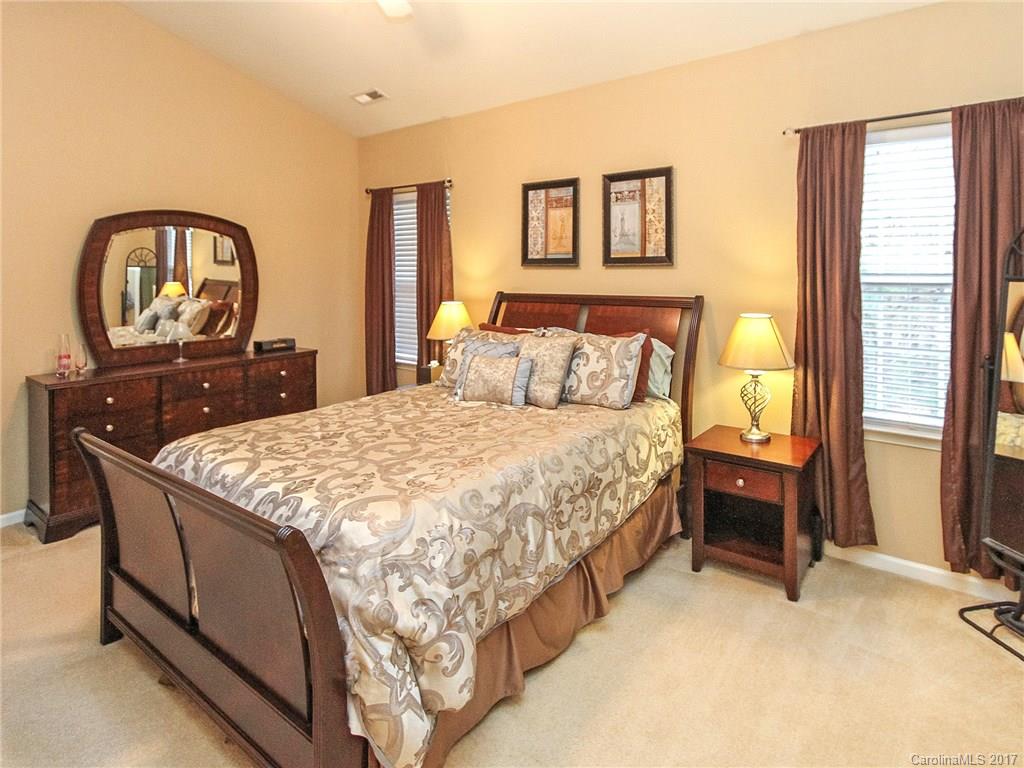 Oaks Of Broadway - Residential