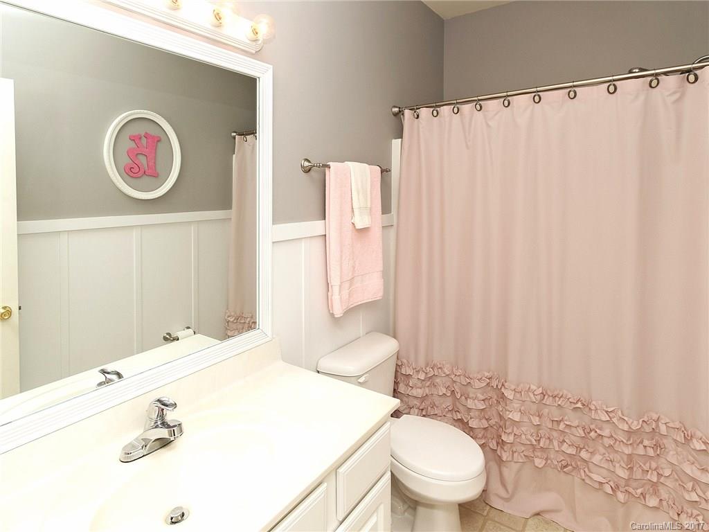 Oaks Of Broadway - Residential