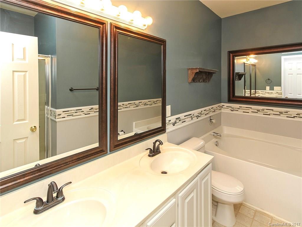 Oaks Of Broadway - Residential