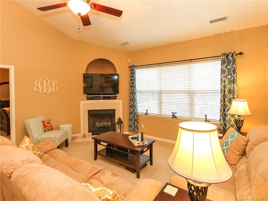 Oaks Of Broadway - Residential