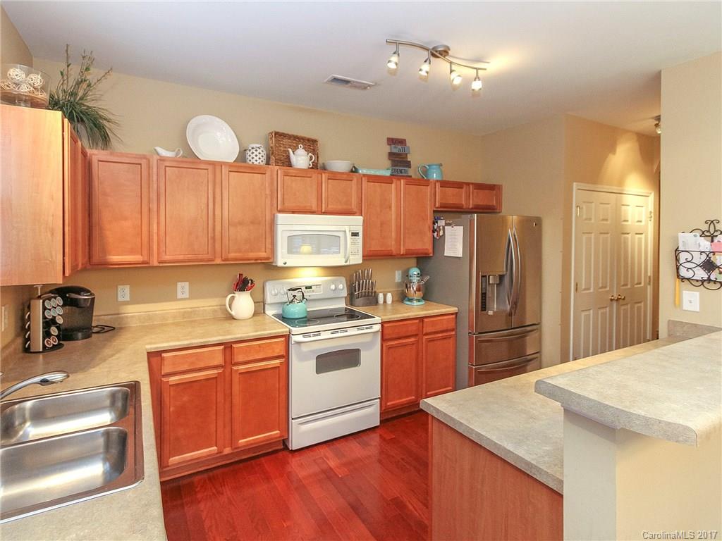 Oaks Of Broadway - Residential