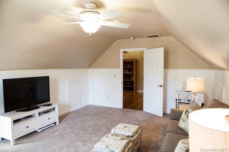 Olde Williamsburg - Residential