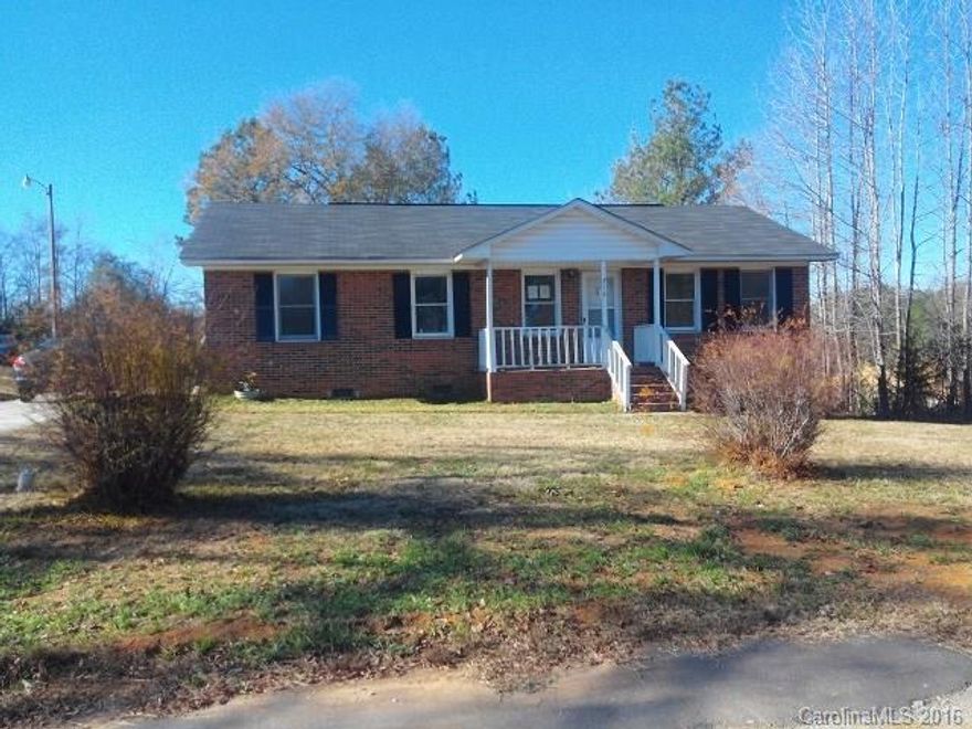 Awesome 1 story brick home! Property does have 3 beds & 2 bath. Priced to sell fast. Don't miss the opportunity!!