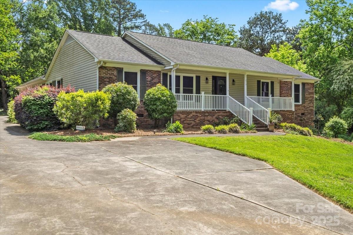 3712 Eaglebrook Drive