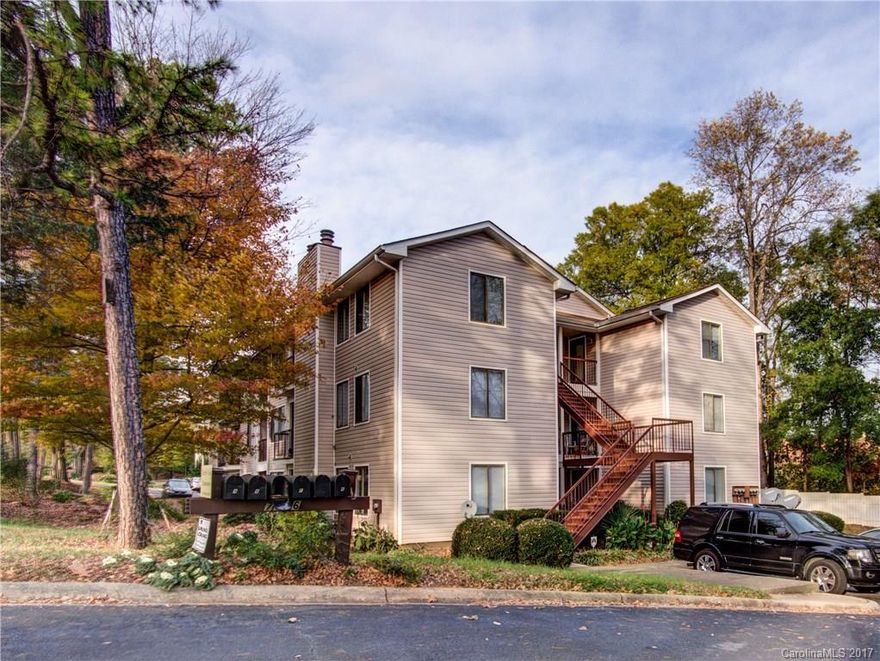 Ground floor unit with a split bedroom layout perfect for privacy and room-mates. Living room with fireplace and patio access, kitchen with stainless steel appliances, flat top stove and plenty of cabinet space, master bedroom with private bath and walk-in closet and spacious secondary bedroom with walk-in closet. Anderson HVAC, hot water heater, and carpet all new within the last year.