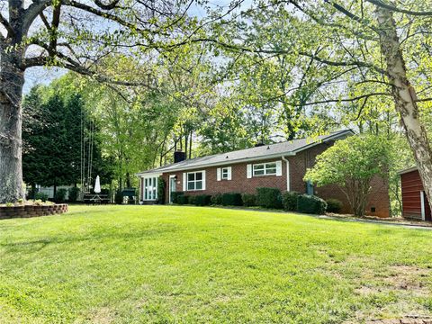 Photo of 2730 Fourth Street Place NW, Hickory, NC 28601 (MLS # 4368996)