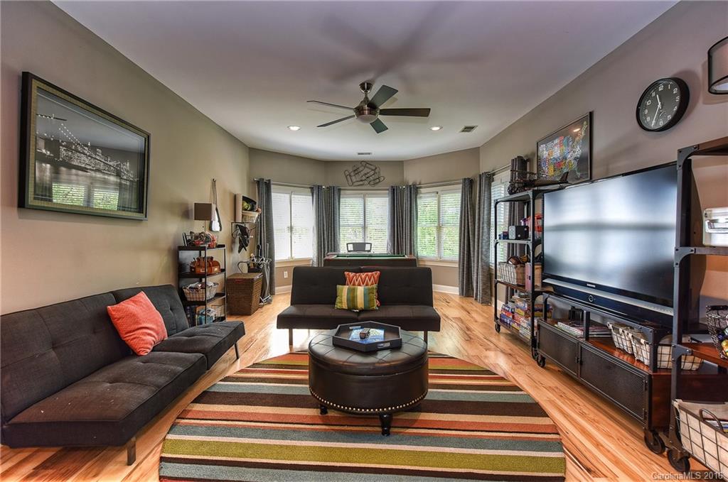 The Peninsula - Residential