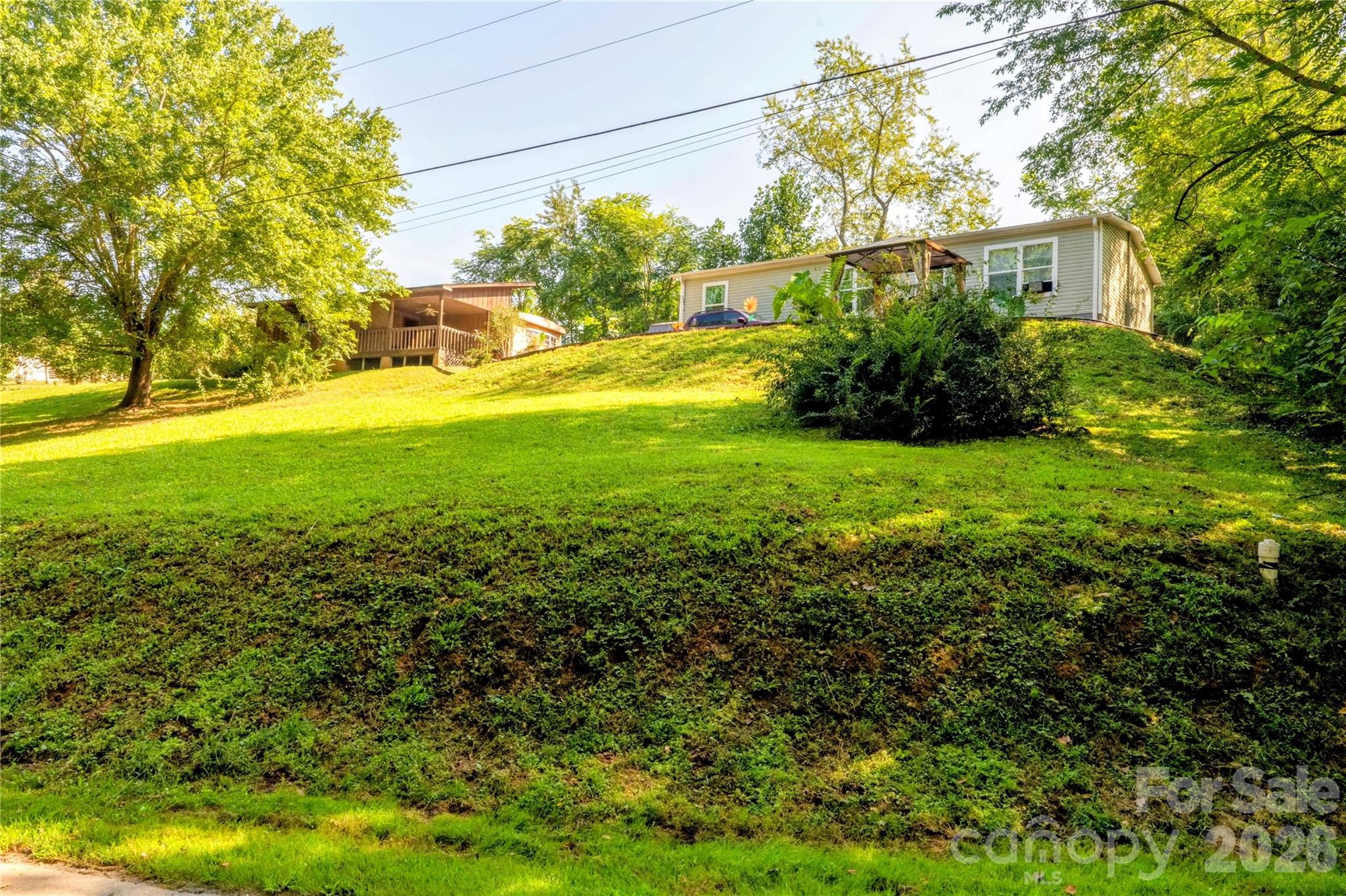 30 & 32 W Skyland Circle