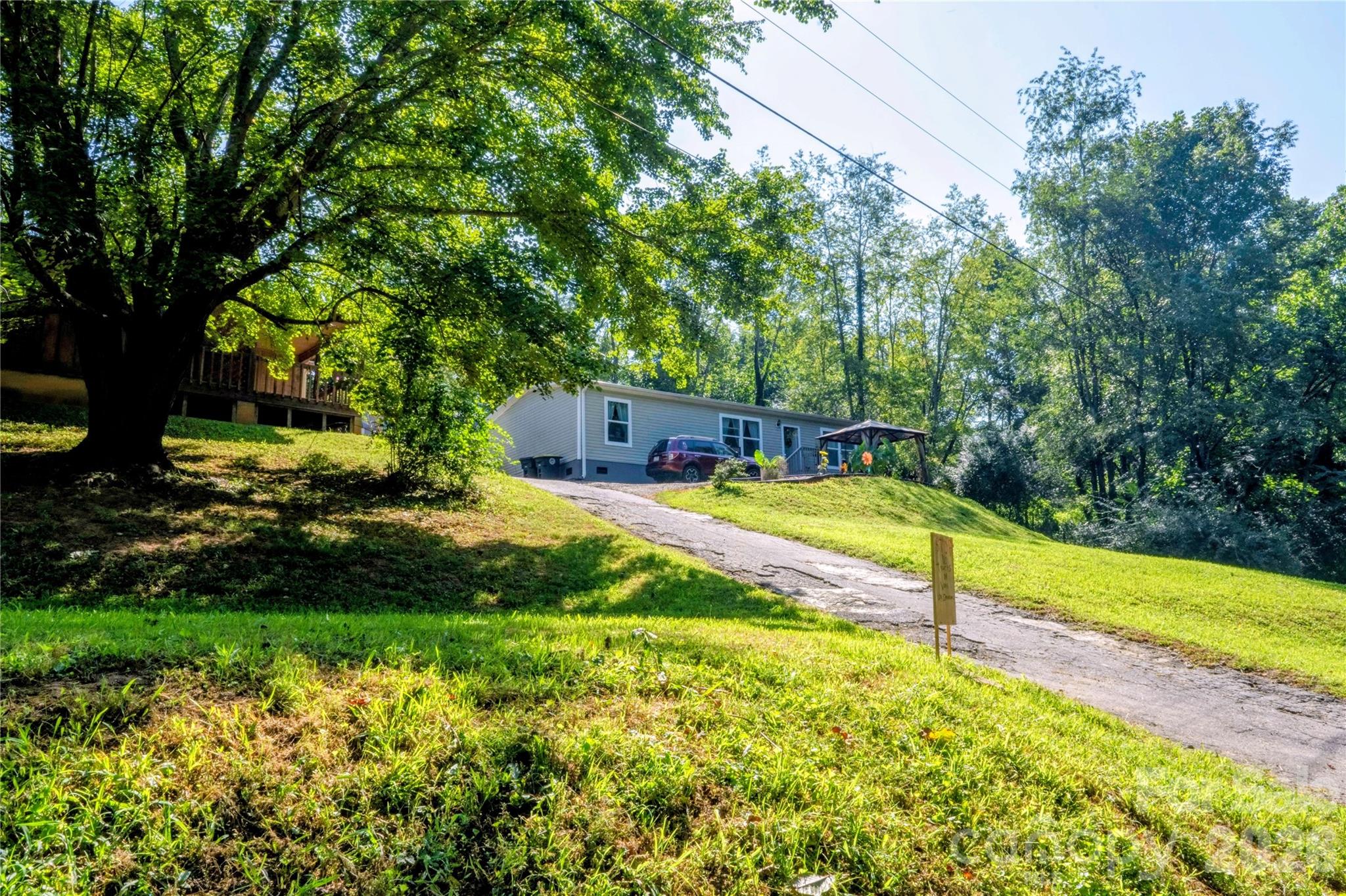 30 & 32 W Skyland Circle