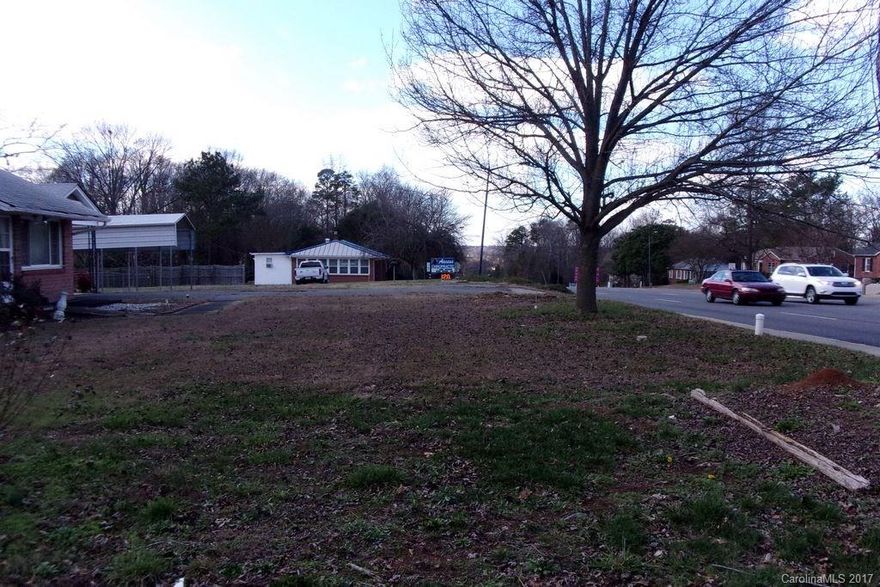 Property includes parcels: 6341109011 and 6341109012
Approximate Lot Dimensions: 200' x 155' x 50' x 54' x 149' x 199'
Excellent commercial lot only 4 traffic lights from I-77 to Charlotte.
Located on the High Traffic Celanese Road Corridor.