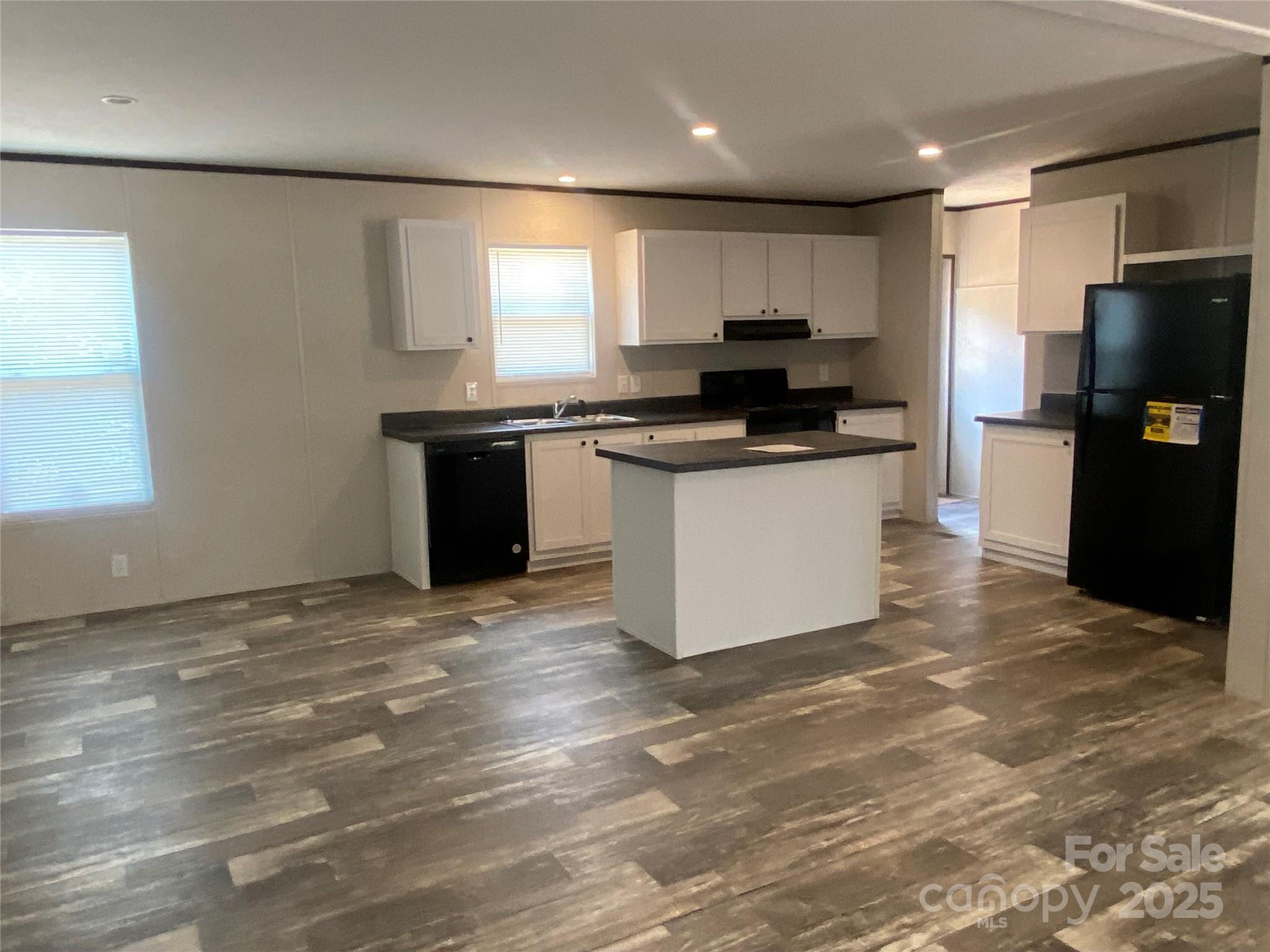 1040 Benfield Woods