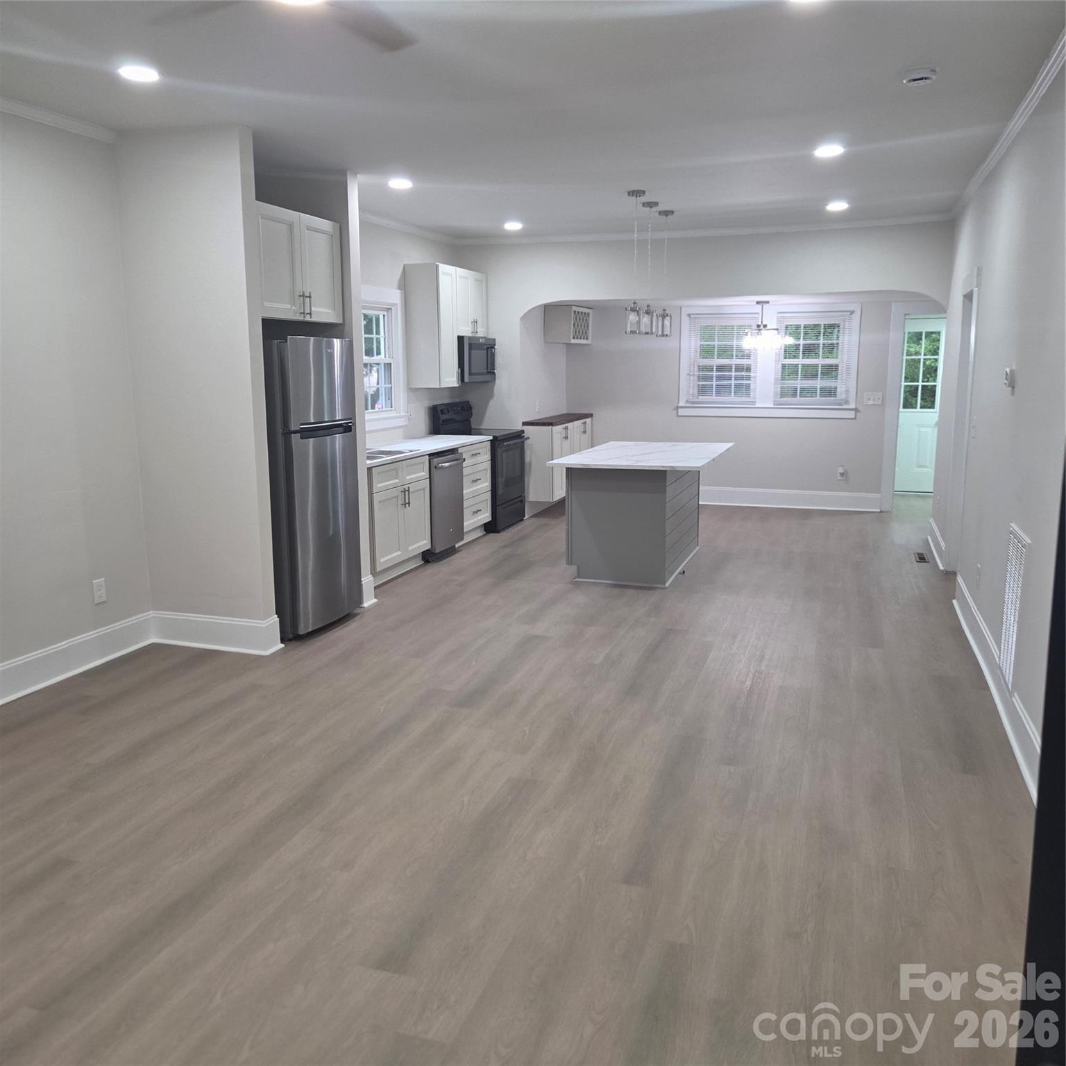 303 E 10th Street
