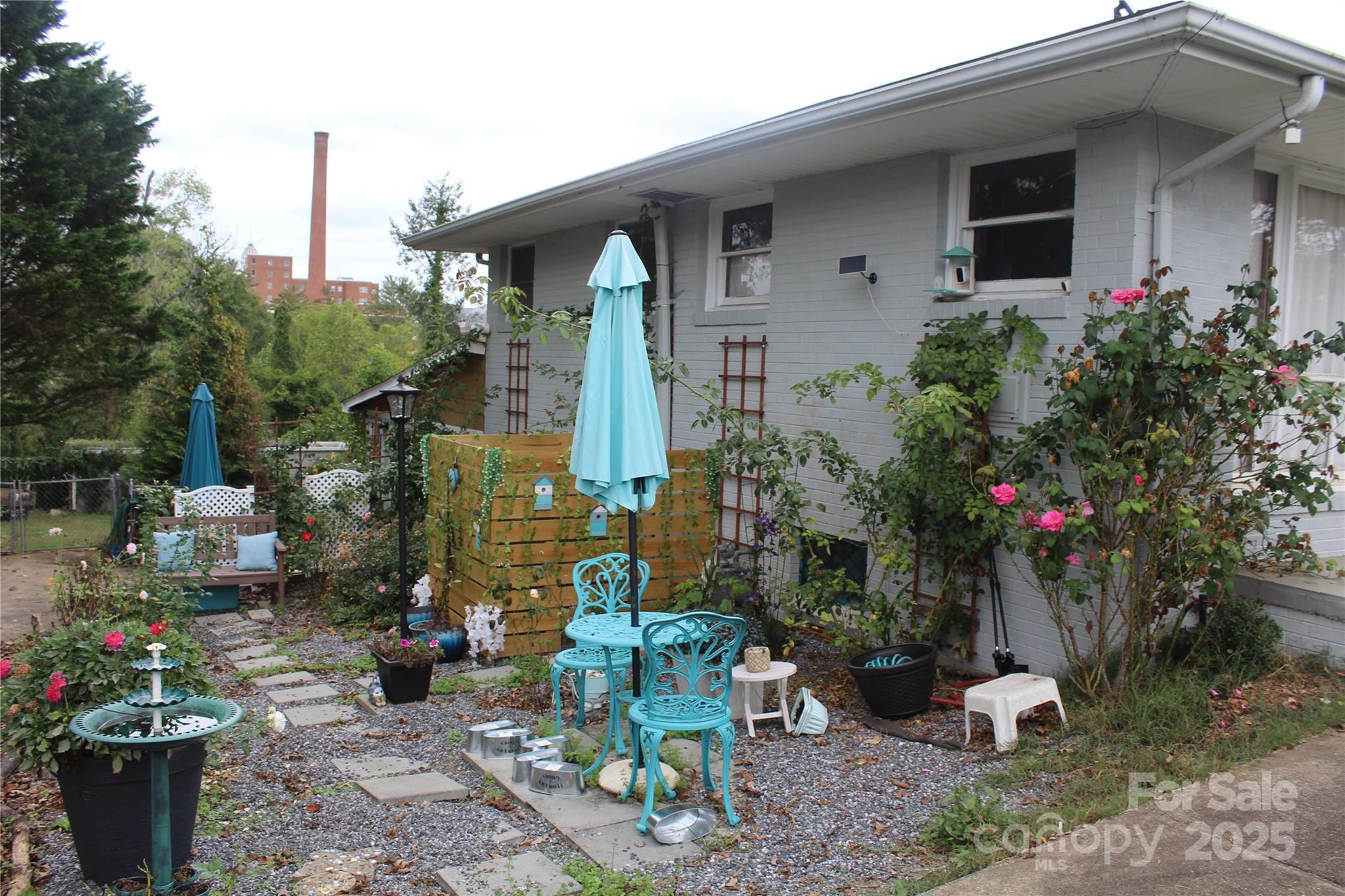107 N Matthews Street
