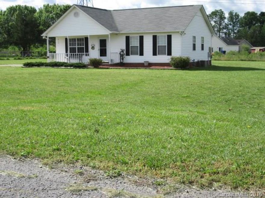 Please note: seller has multiple offers and is asking that all buyer's present their highest and best by 5pm 4-18-16.  Please include the H&B letter from the attachment section with any new offers to let the seller know that the offer is the highest and best. Enjoy the morning sunrise view off your back porch! large homesite, well maintained home away from the city but still close to everything.