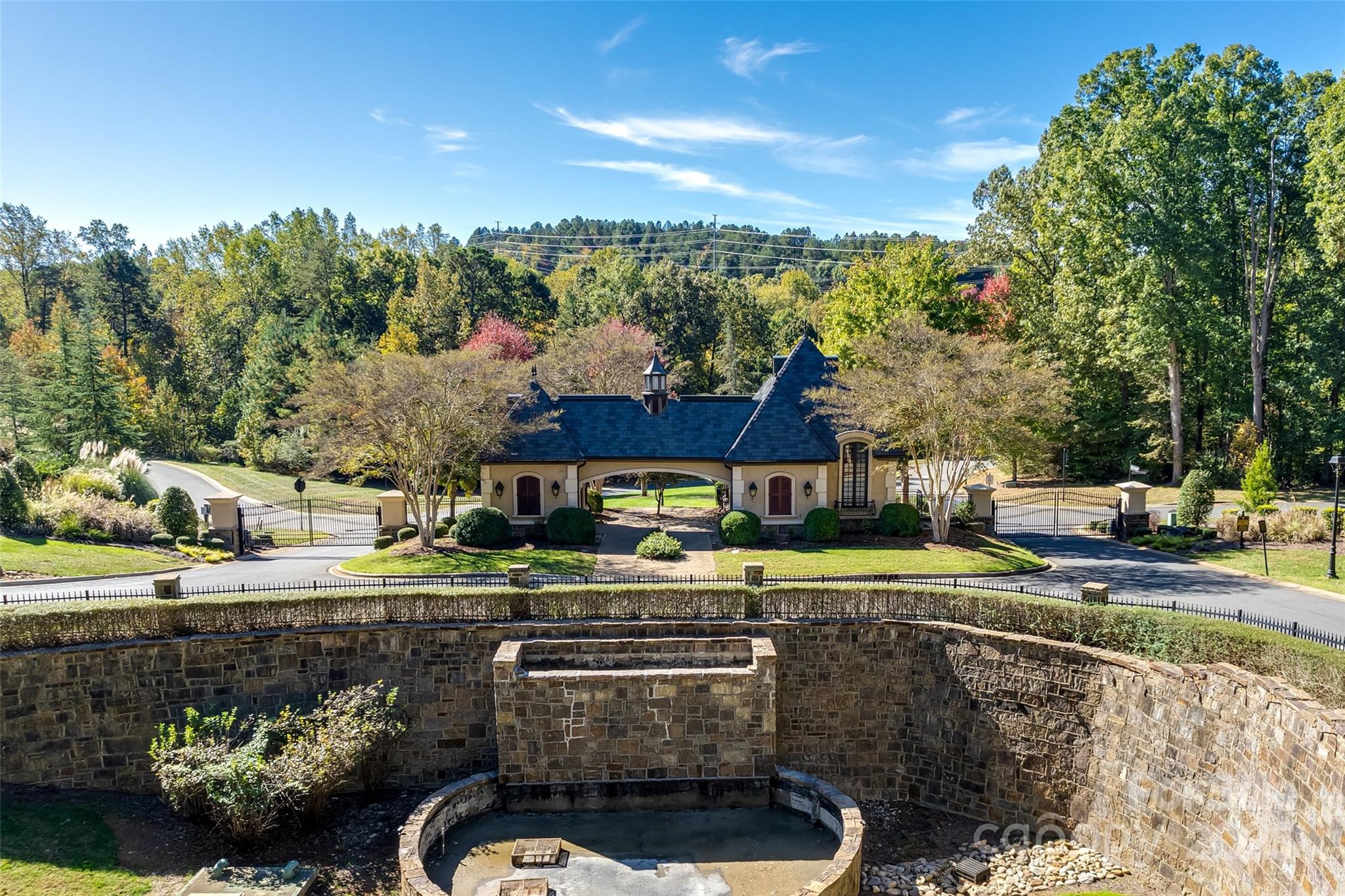 3305 Lake Pointe Drive