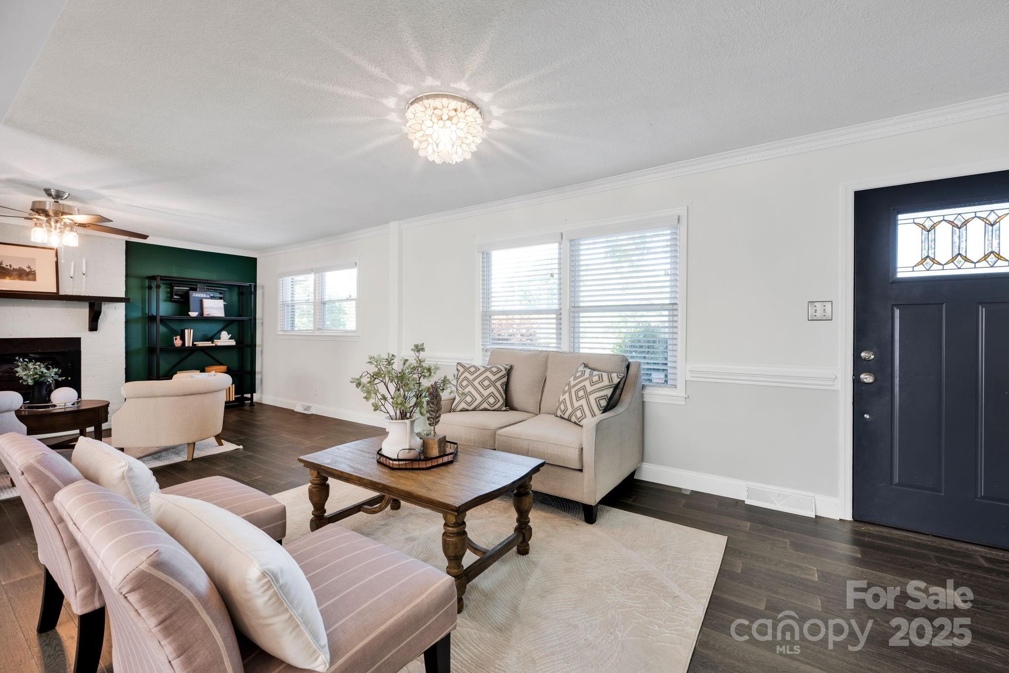 1924 Lakeview Drive