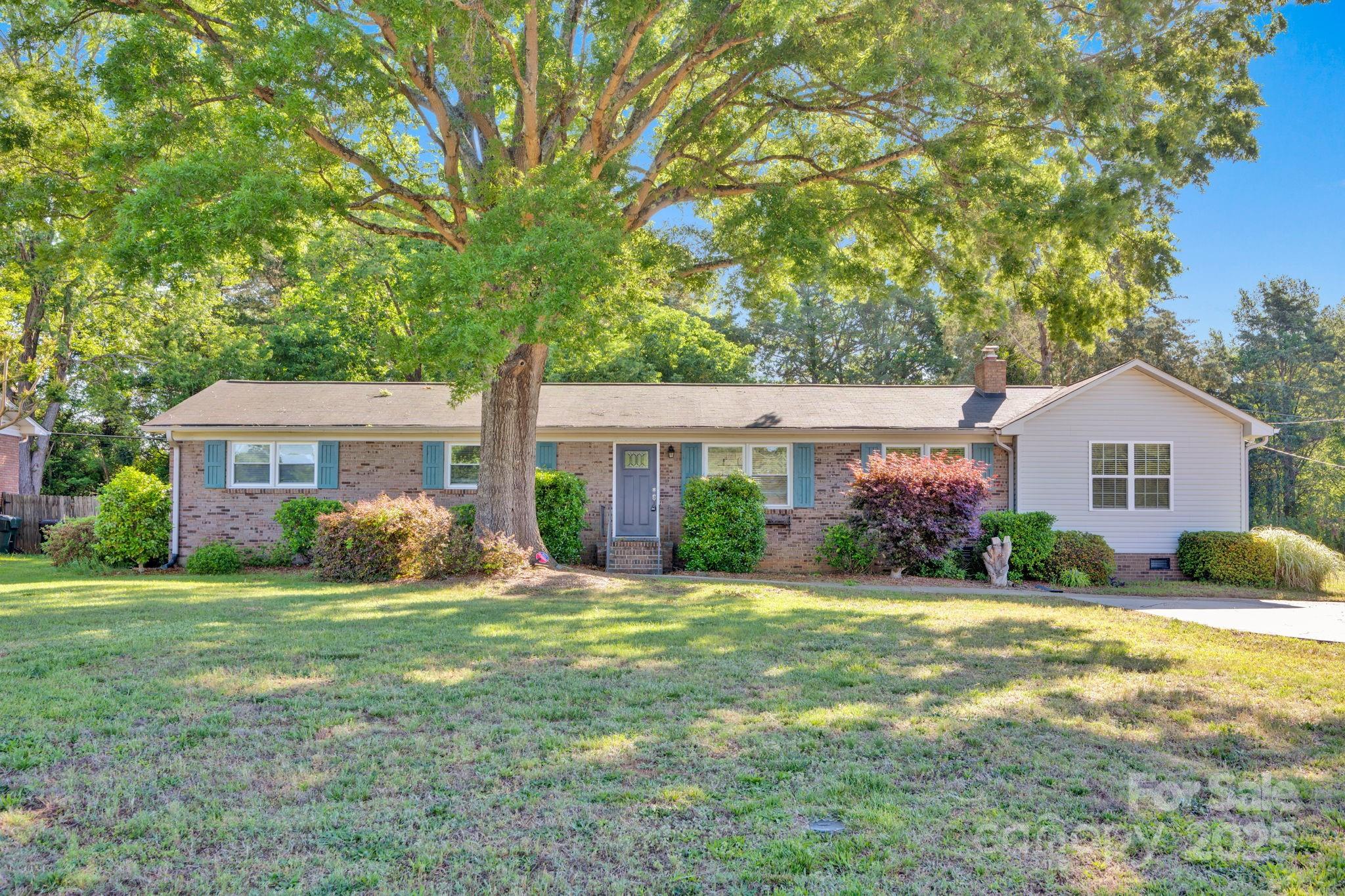 1924 Lakeview Drive