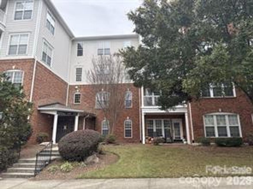 3 bed 2 bath condo in Ballantyne!
A unique opportunity which allows buyer to choose their own finishes with a generous refurbishment allowance.  Work can be completed once under contract to be move in ready by closing.

Belle Vista Condo Ph 02 is a safe, walkable community in the heart of Ballantyne.