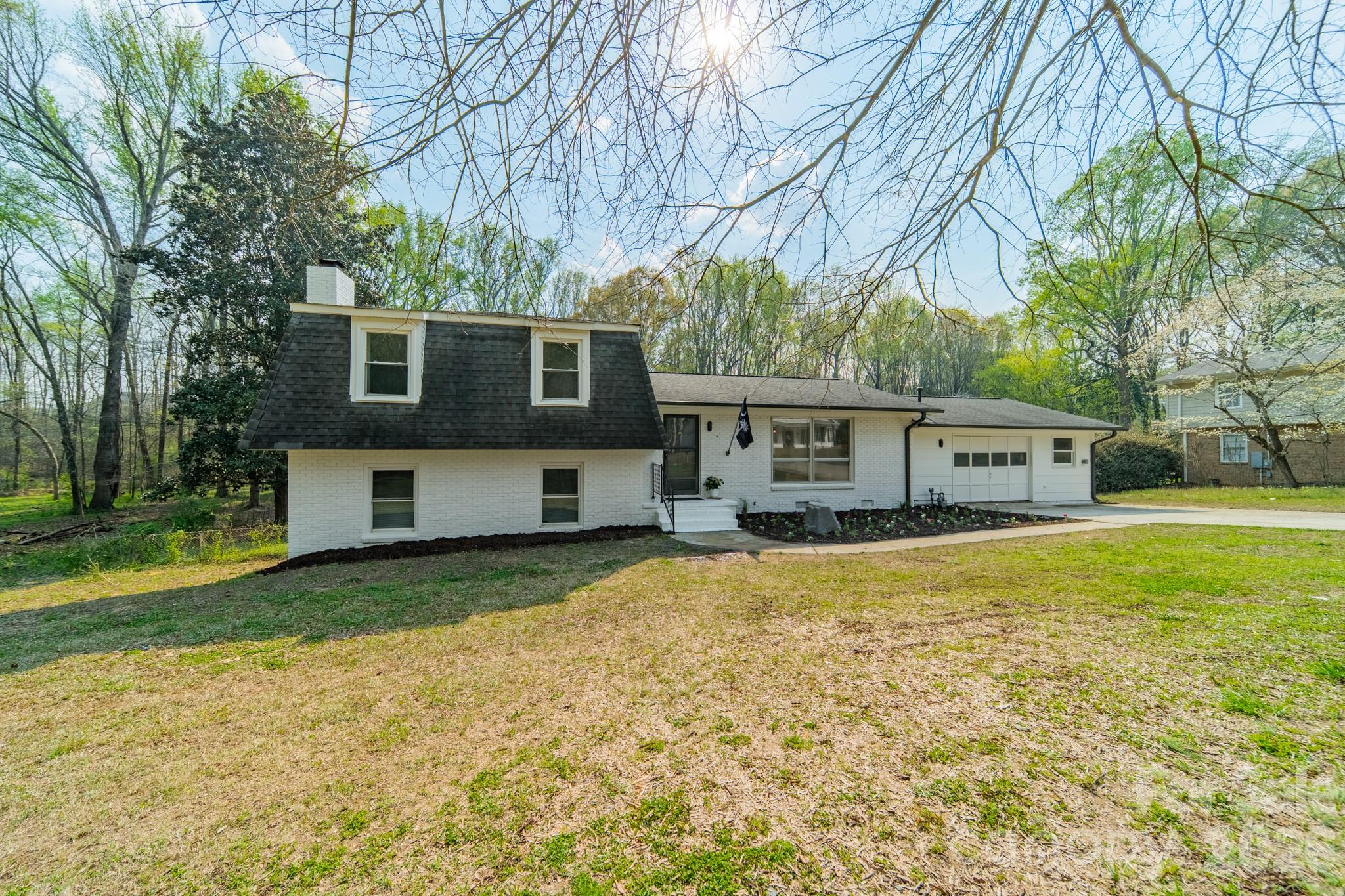 2023 Briarwood Circle