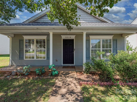 Photo of 2710 Blackberry Ridge Lane, Charlotte, NC 28208 (MLS # 4415957)