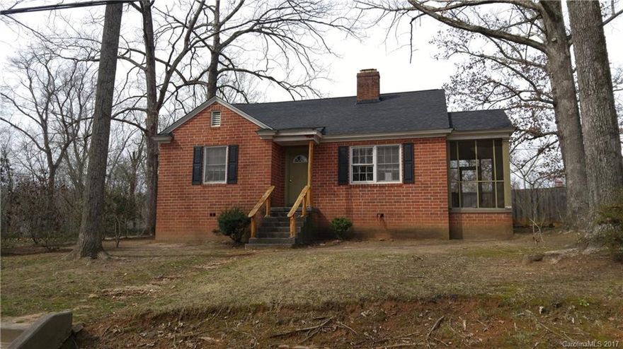 Ready for updating,brick home just up the street from Walter Elisha Park in the heart of Fort Mill.New roof just completed,original heart pine flooring under laminate throughout house.Back yard surrounded by privacy fence,screened side porch.Sold As Is. Agent Is owner.