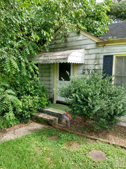 Photo of 930 Everett Place, Charlotte, NC 28205 (MLS # 4375561)