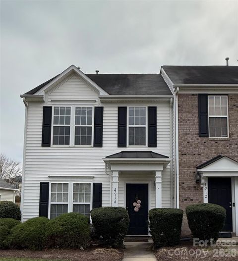 Photo of 4914 Sunburst Lane, Charlotte, NC 28213 (MLS # 4357686)