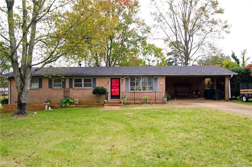 Remodeled 4 sides brick ranch w/interior work rm in back. Privacy fence. New kitchen cabinets, sink & counter tops. Some new insulation & drywall. New flooring kitchen, dinning rm, & hallway. Widows re-glazed & painted. New irrigation sprinkler pop ups. Shingles replaced around 2010. Whole house fan as well as HVAC system. Home Warranty. Pre- Appraisal and Home Inspection were done.
Walk to Cherry Park & private schools. York Tech & Winthrop University nearby.