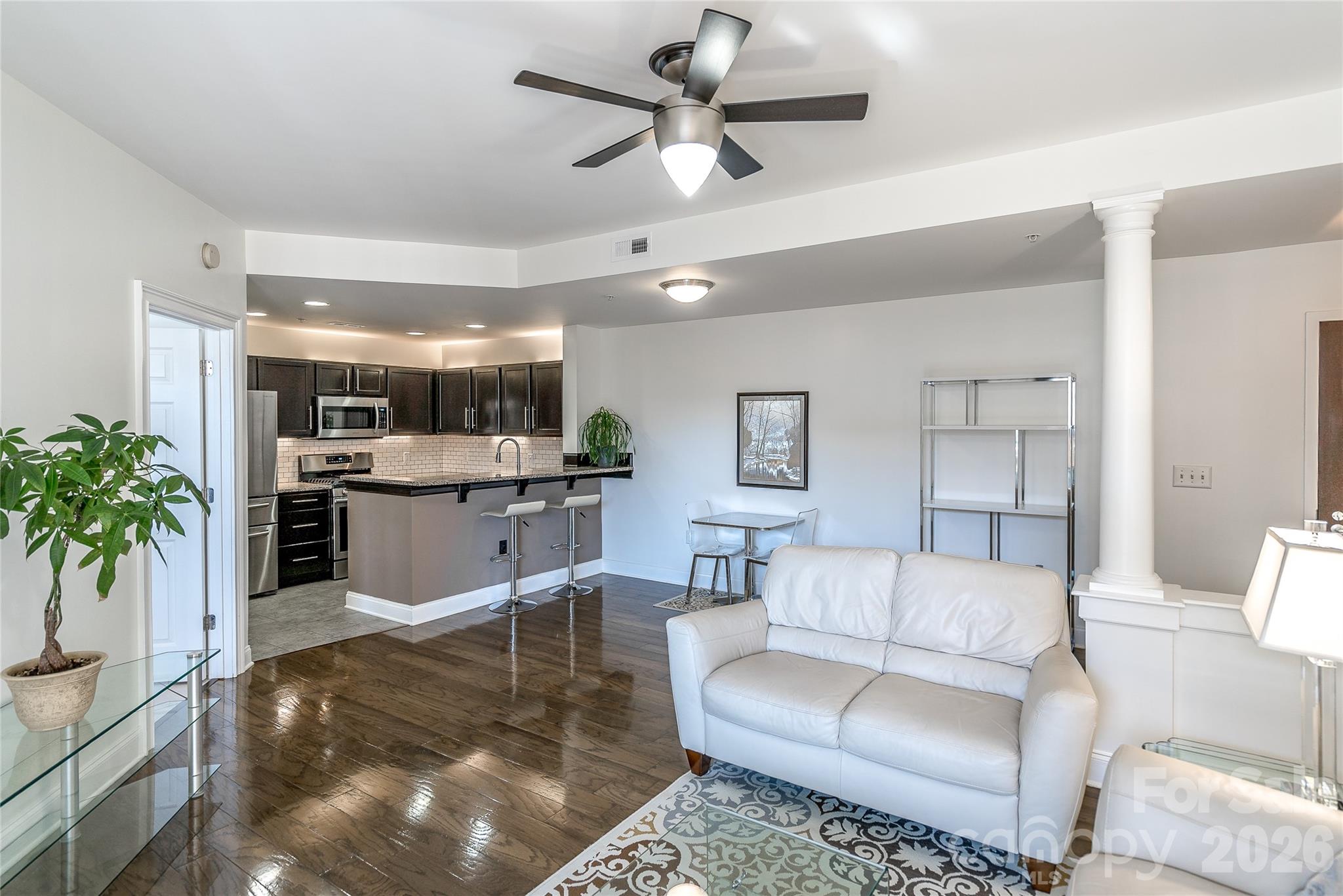 718 W Trade Street 605