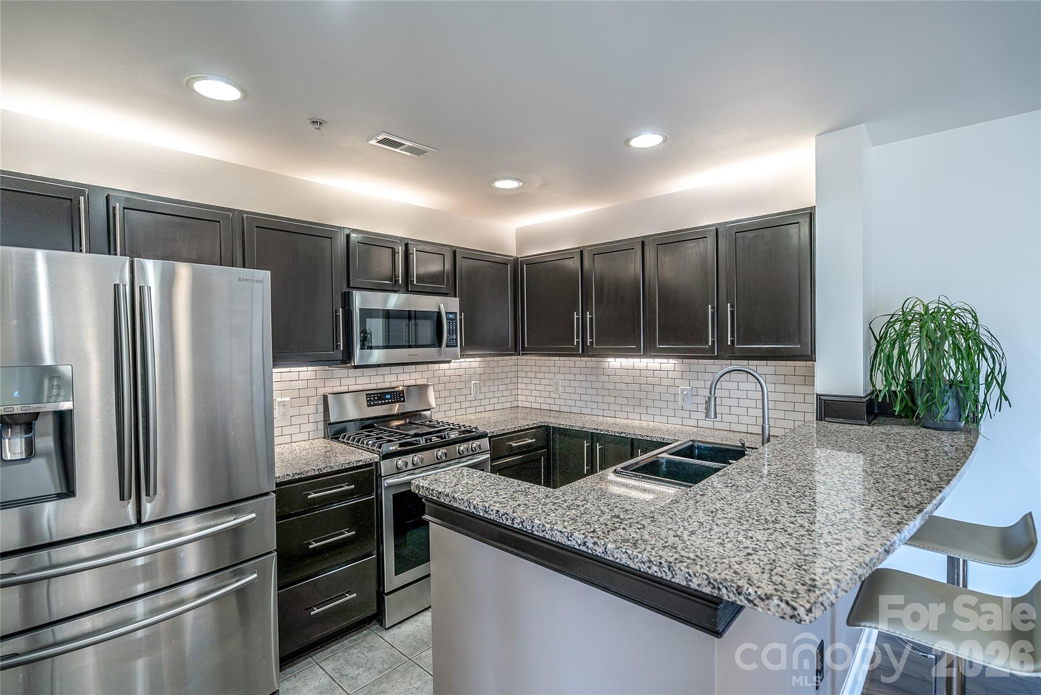 718 W Trade Street 605
