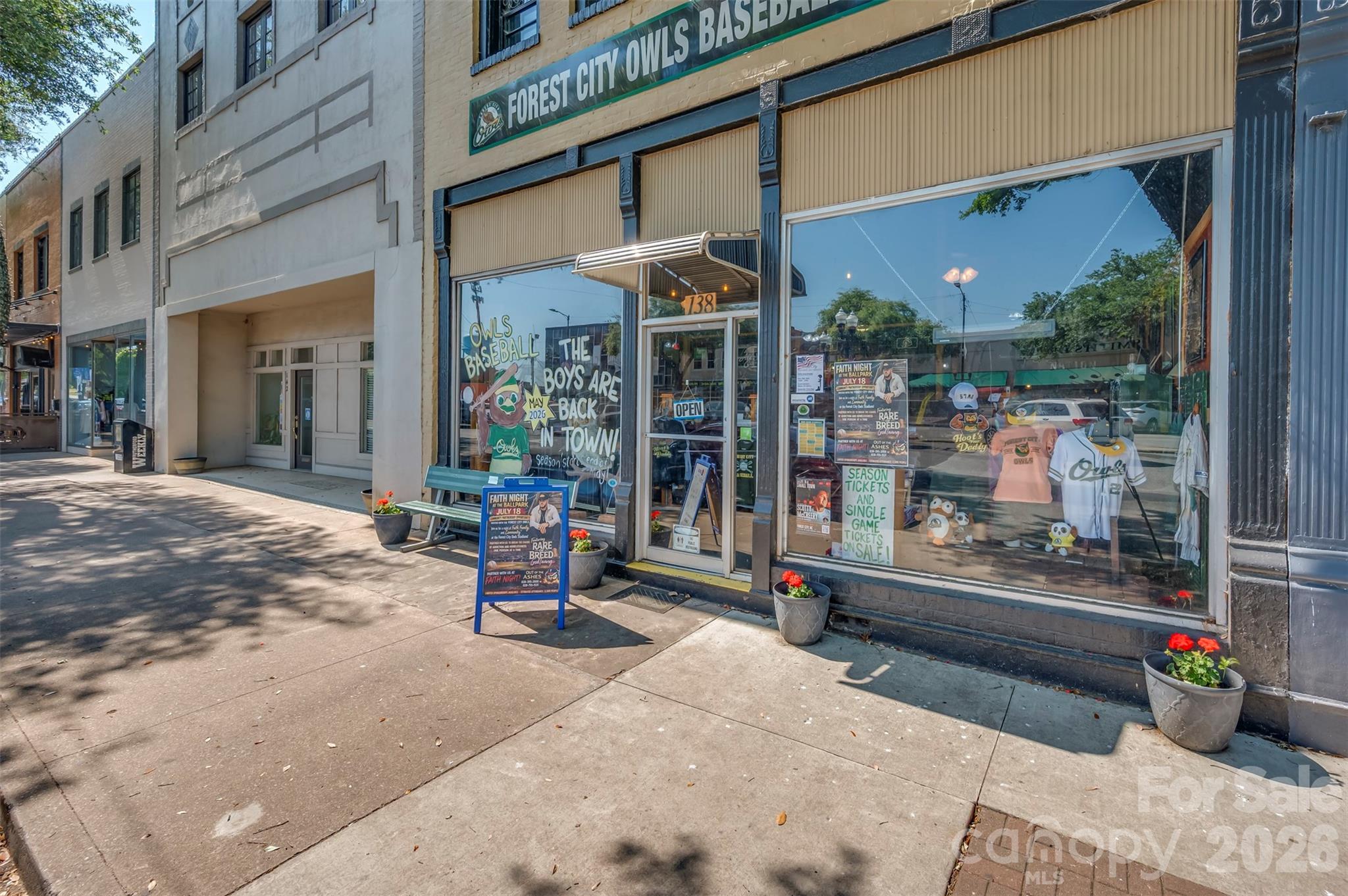 136/138 E Main Street