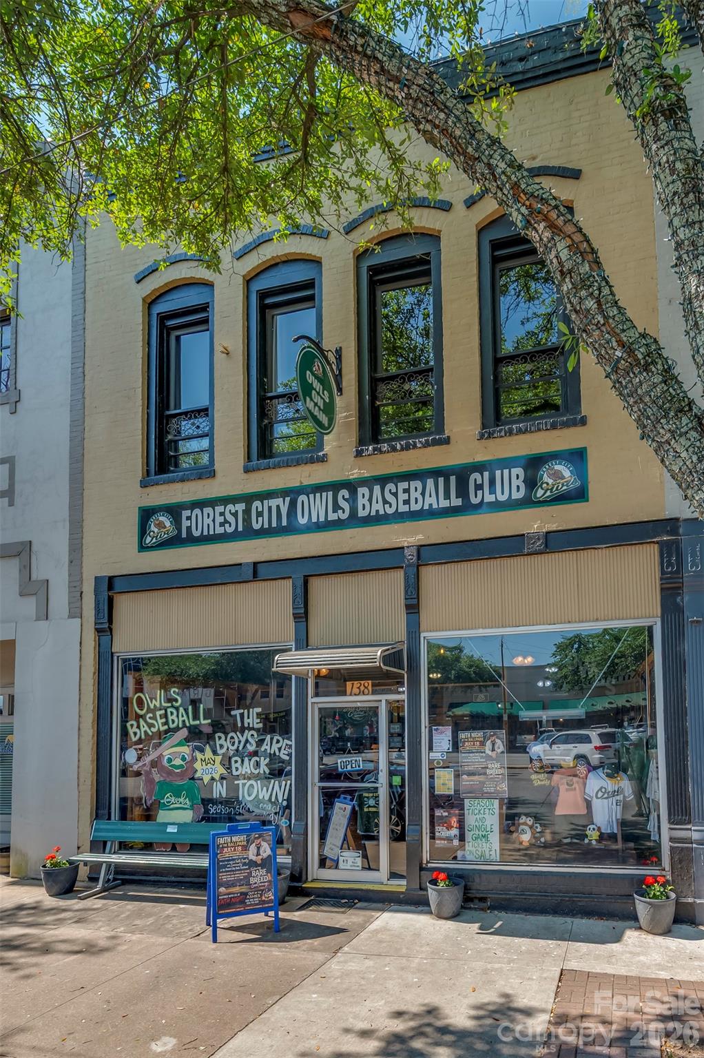 136/138 E Main Street