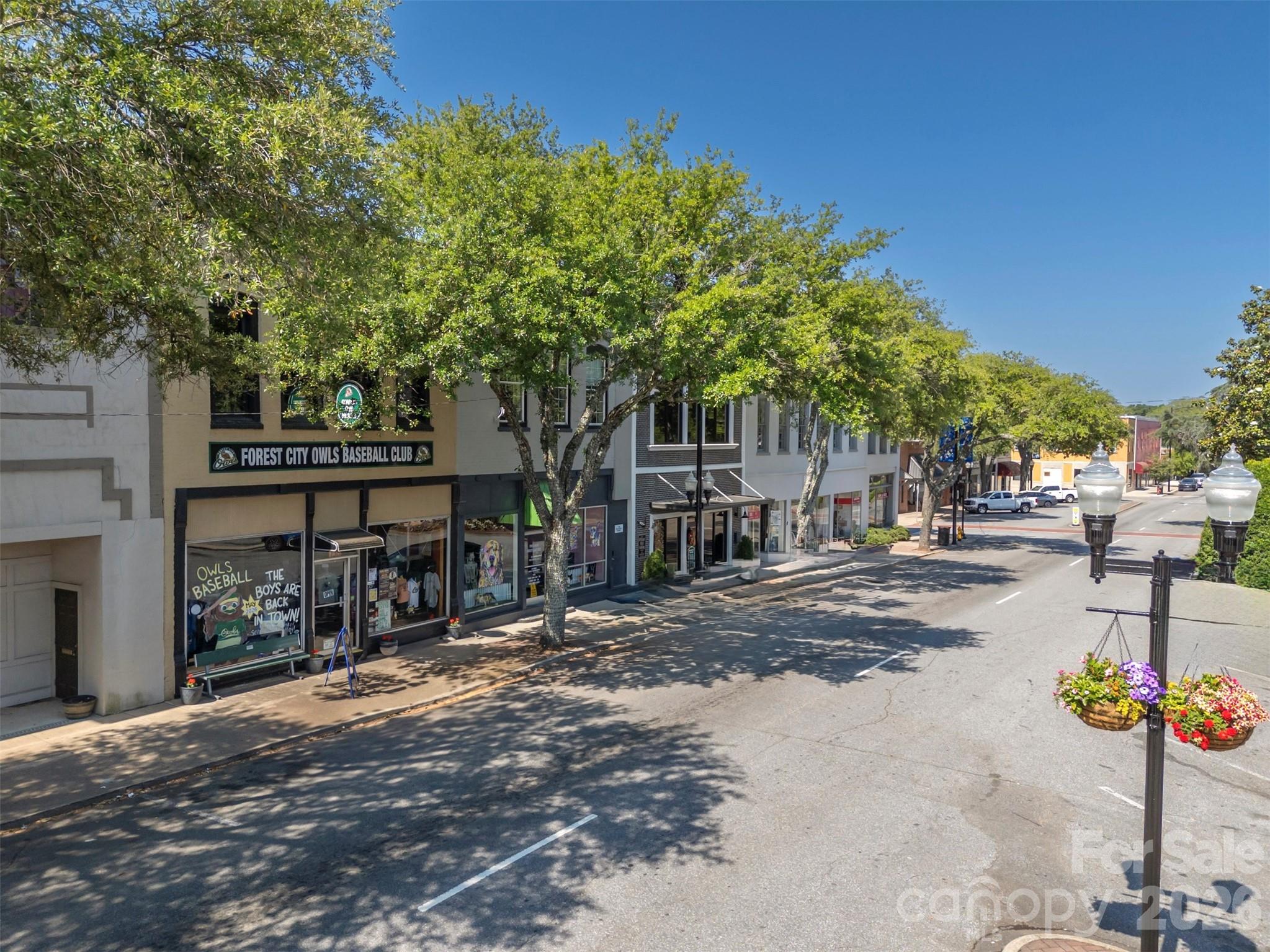 136/138 E Main Street