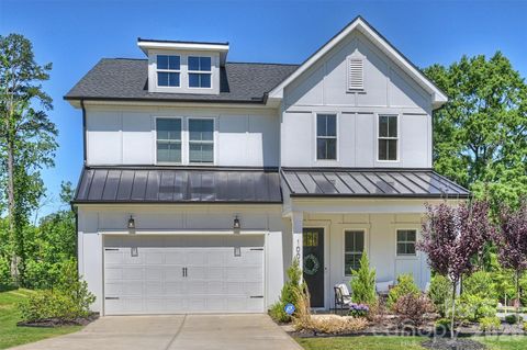Photo of 1002 Parkes Street, Matthews, NC 28105 (MLS # 4373881)