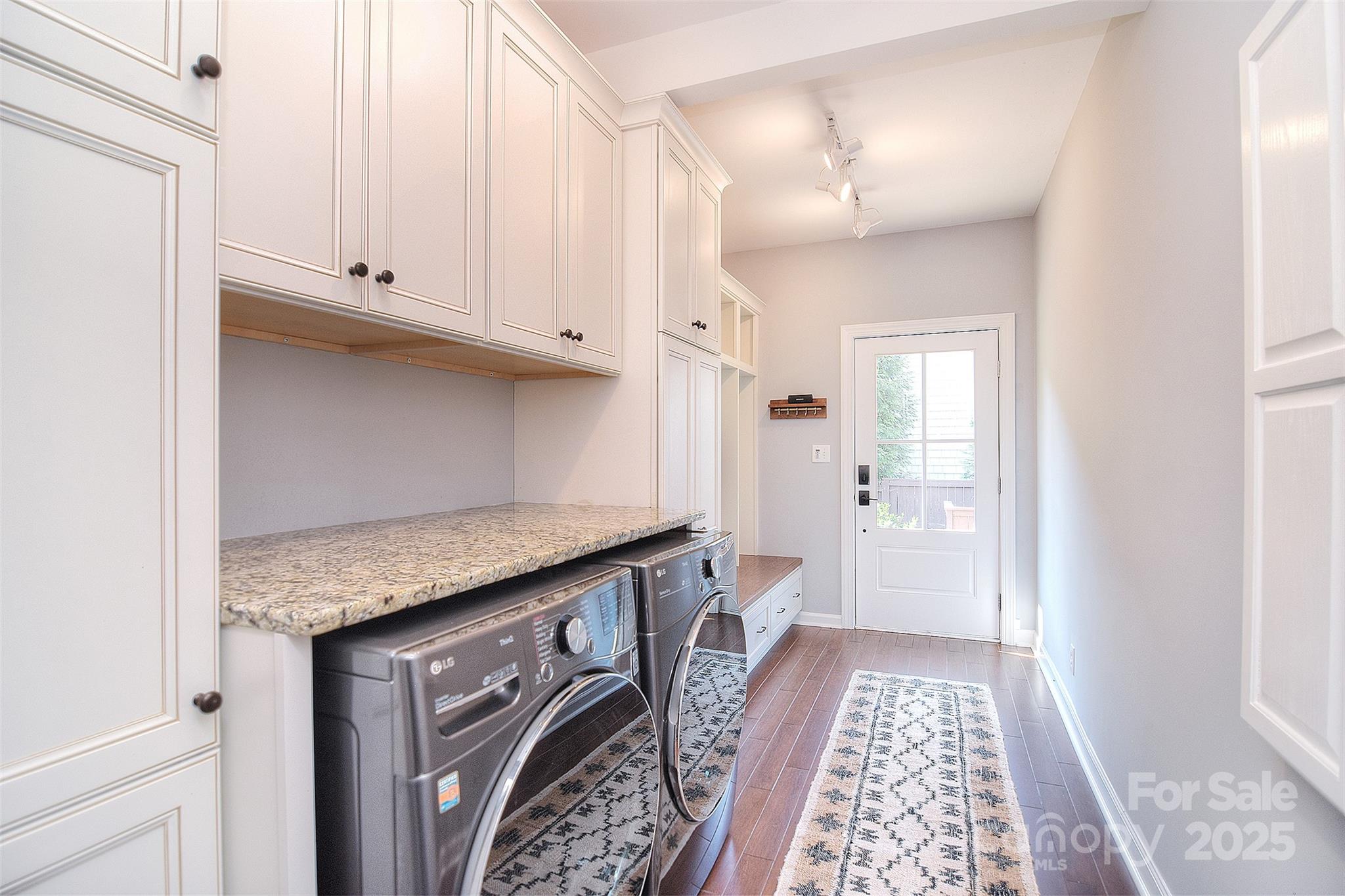 Diane Shores - Residential