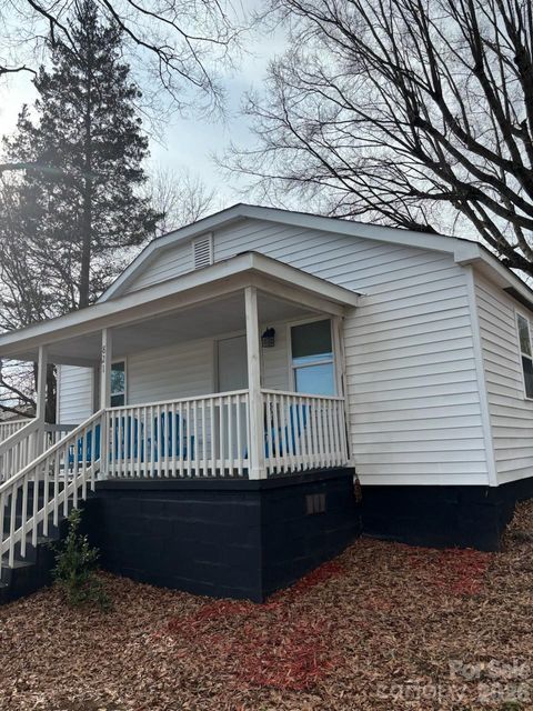 Photo of 821 First Street, Kings Mountain, NC 28086 (MLS # 4361960)