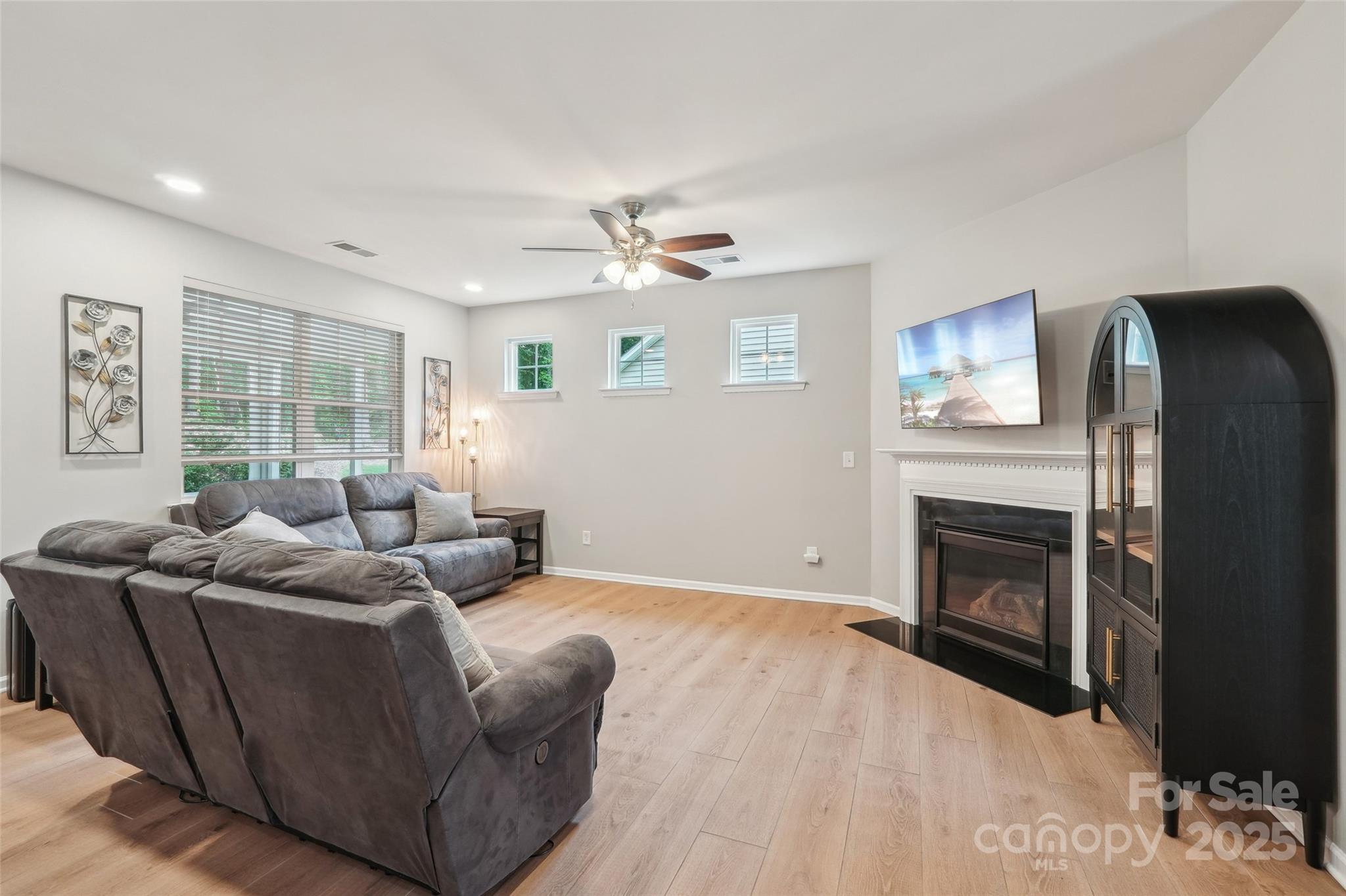5812 Dinsmore Lane