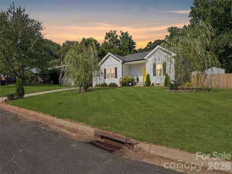 Photo of 404 Skipwith Place, Charlotte, NC 28217 (MLS # 4416458)