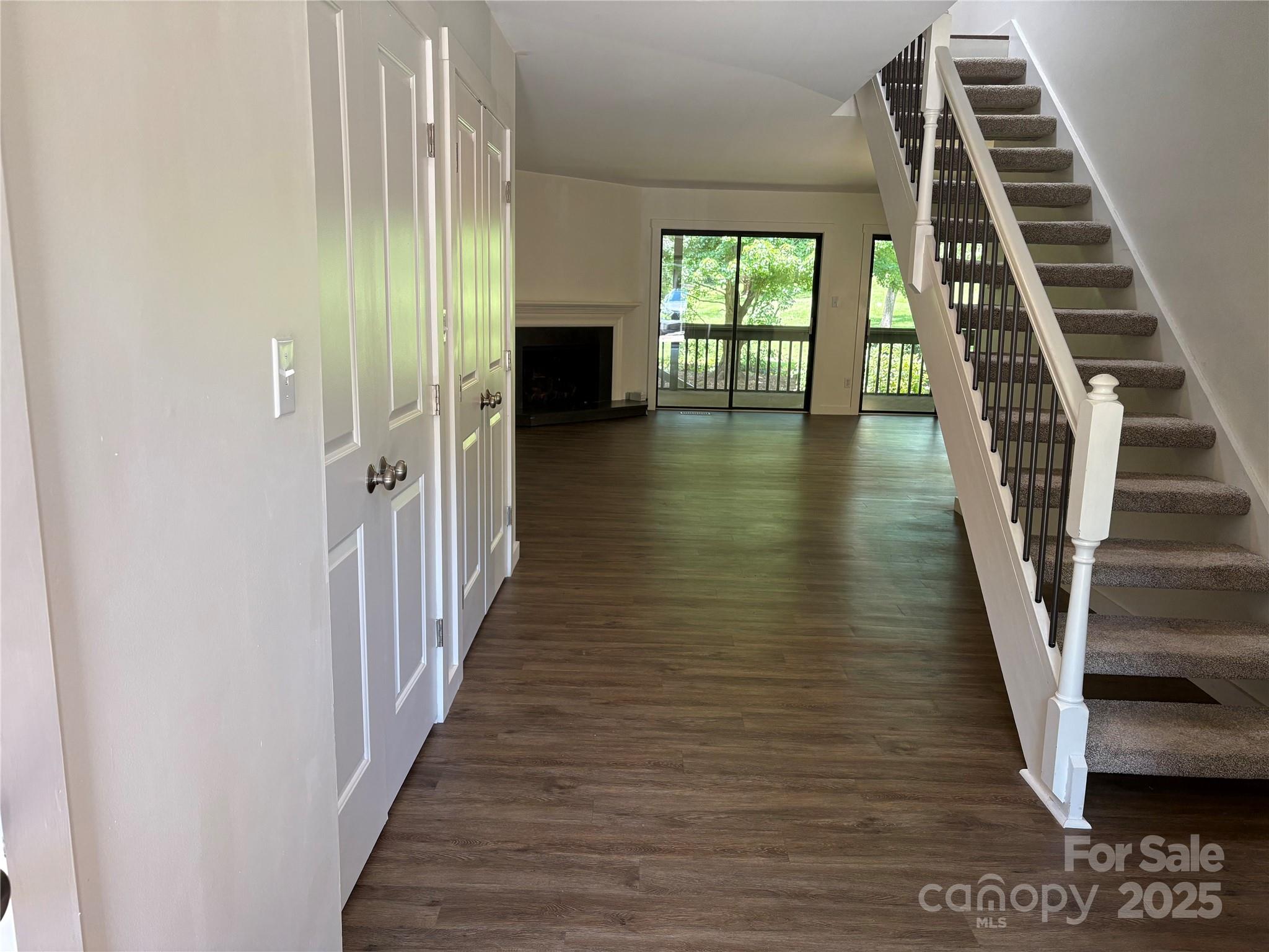 609 Crowfields Lane