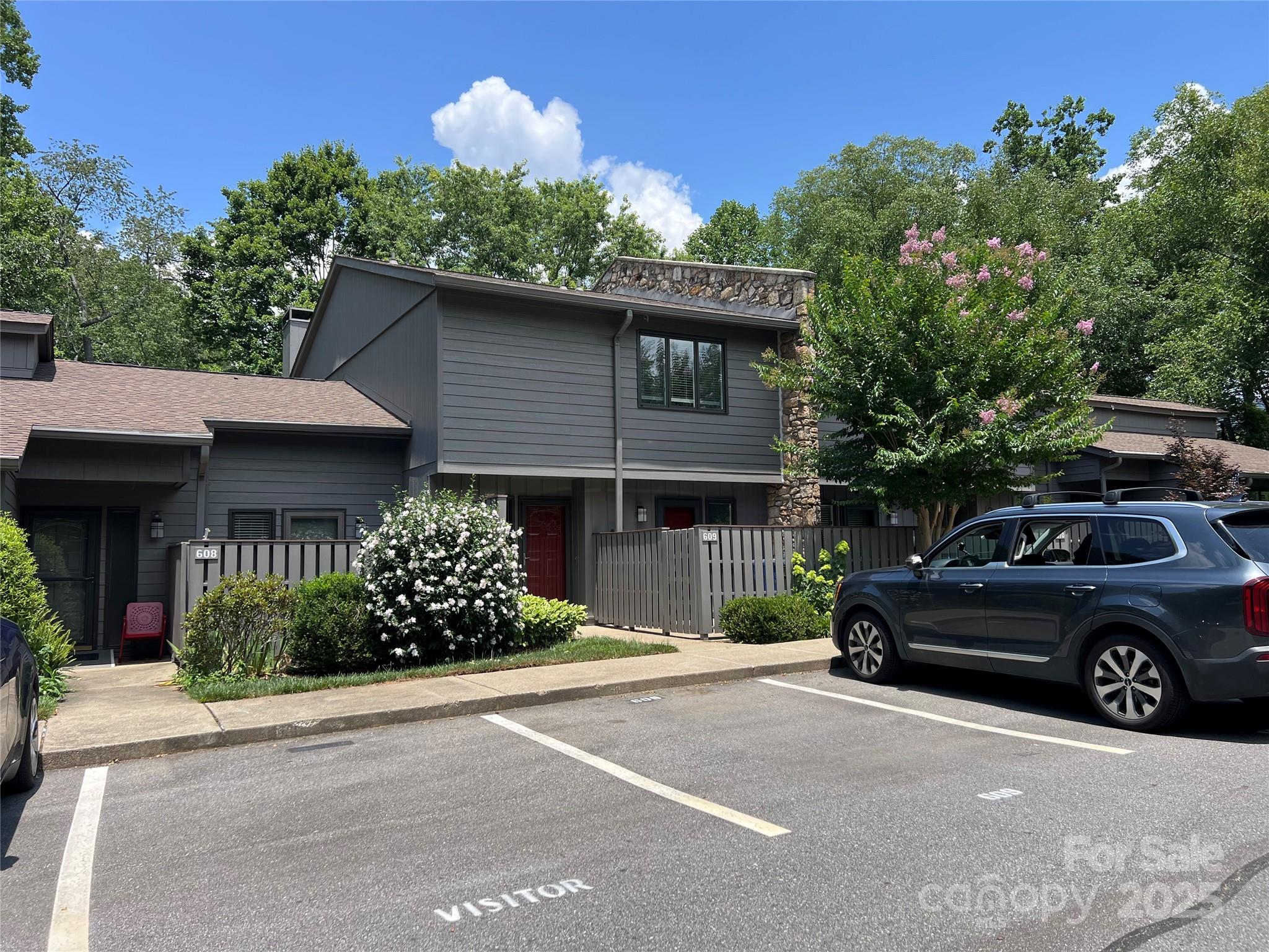 609 Crowfields Lane