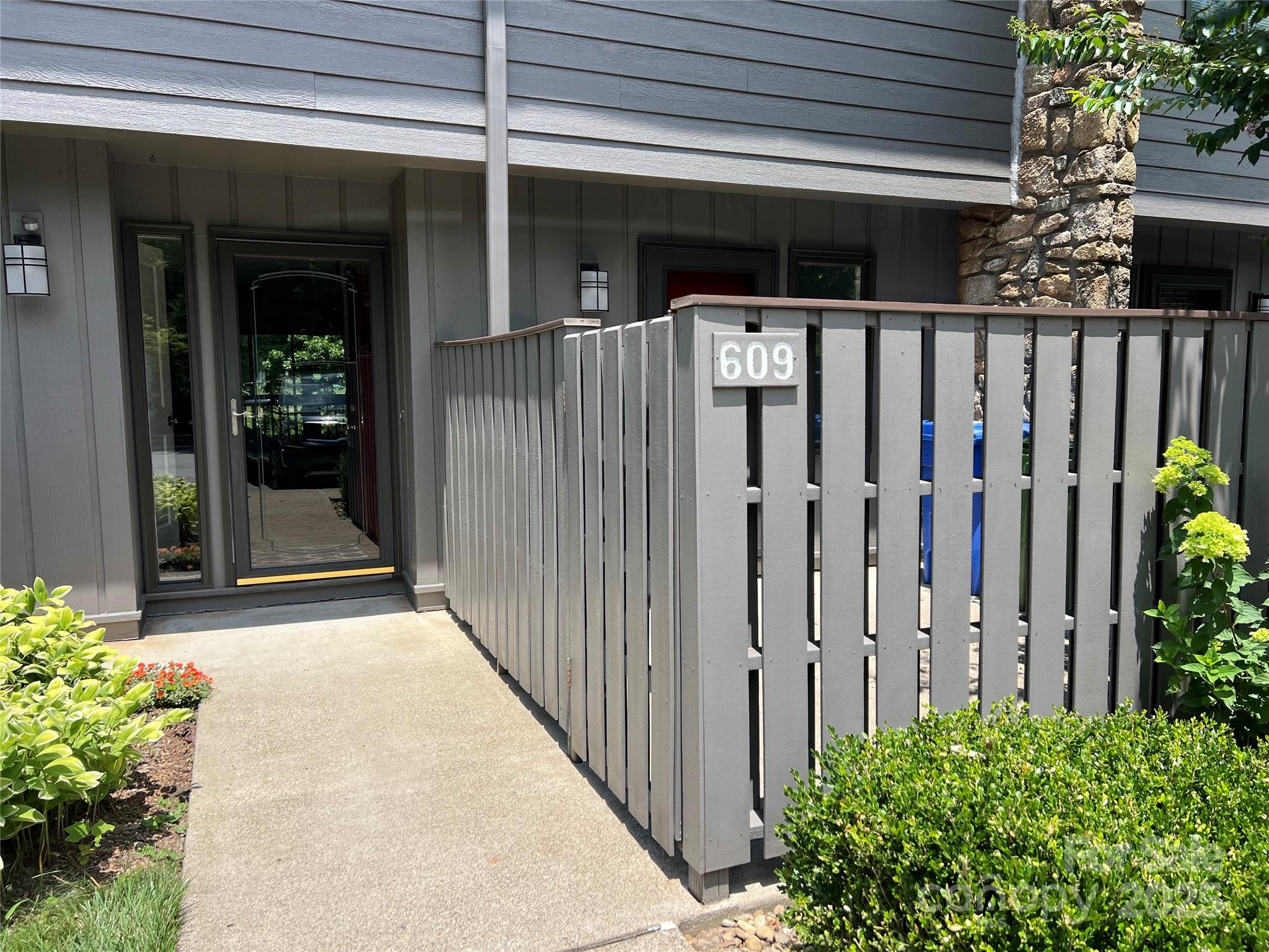 609 Crowfields Lane