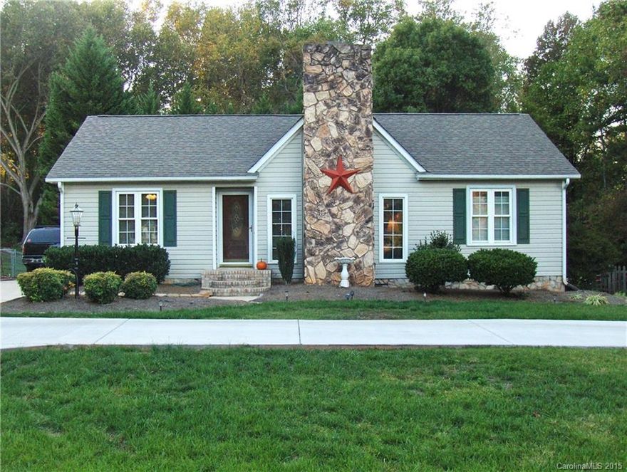 Absolutely stunning craftsman-style ranch home with stone accents on .36 acre lot. 3 bedrooms, 2 full bath. Split bedroom plan. Rustic wood floors welcome you into the entry hall that boasts a stained glass window panel. The sunken great room has vaulted ceiling with stone fireplace from floor to ceiling. Kitchen has Corian countertops and extensively detailed backsplash. Beautiful oak cabinets for tons of storage. Gas cooktop. The yard is fenced and private. Outdoor pond. Sprinkler System.