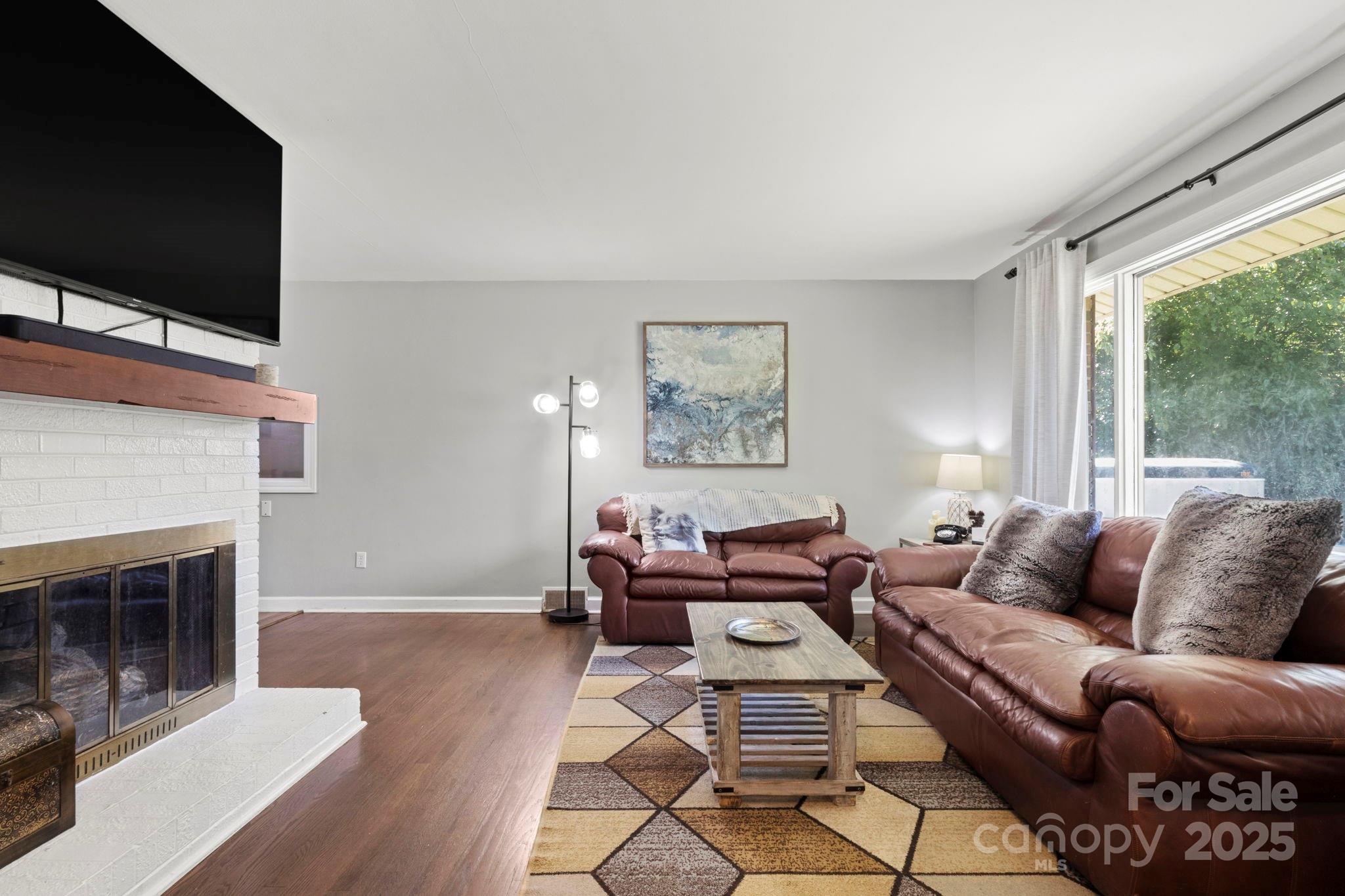 1521 W Colonial Drive