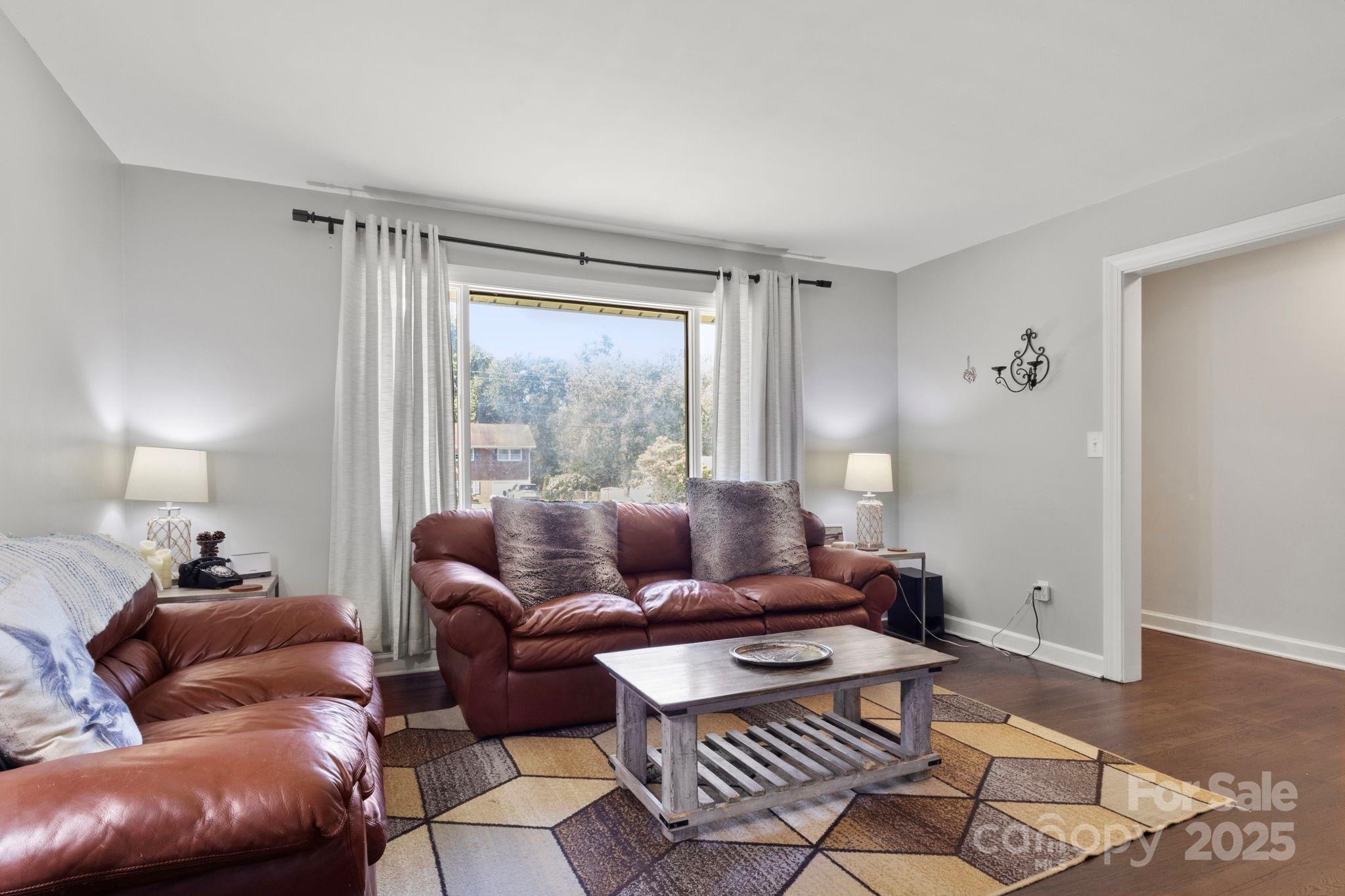 1521 W Colonial Drive