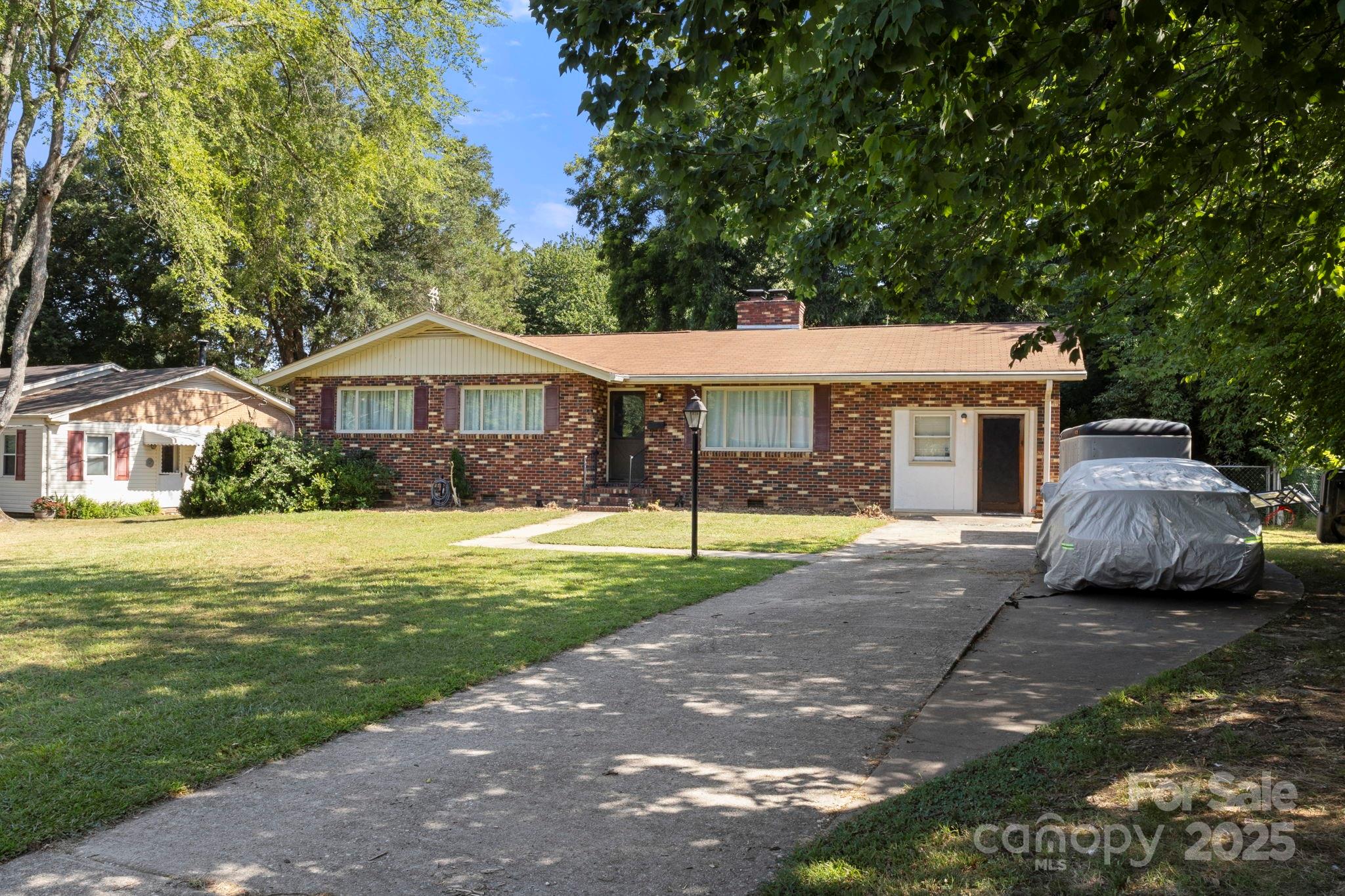 1521 W Colonial Drive