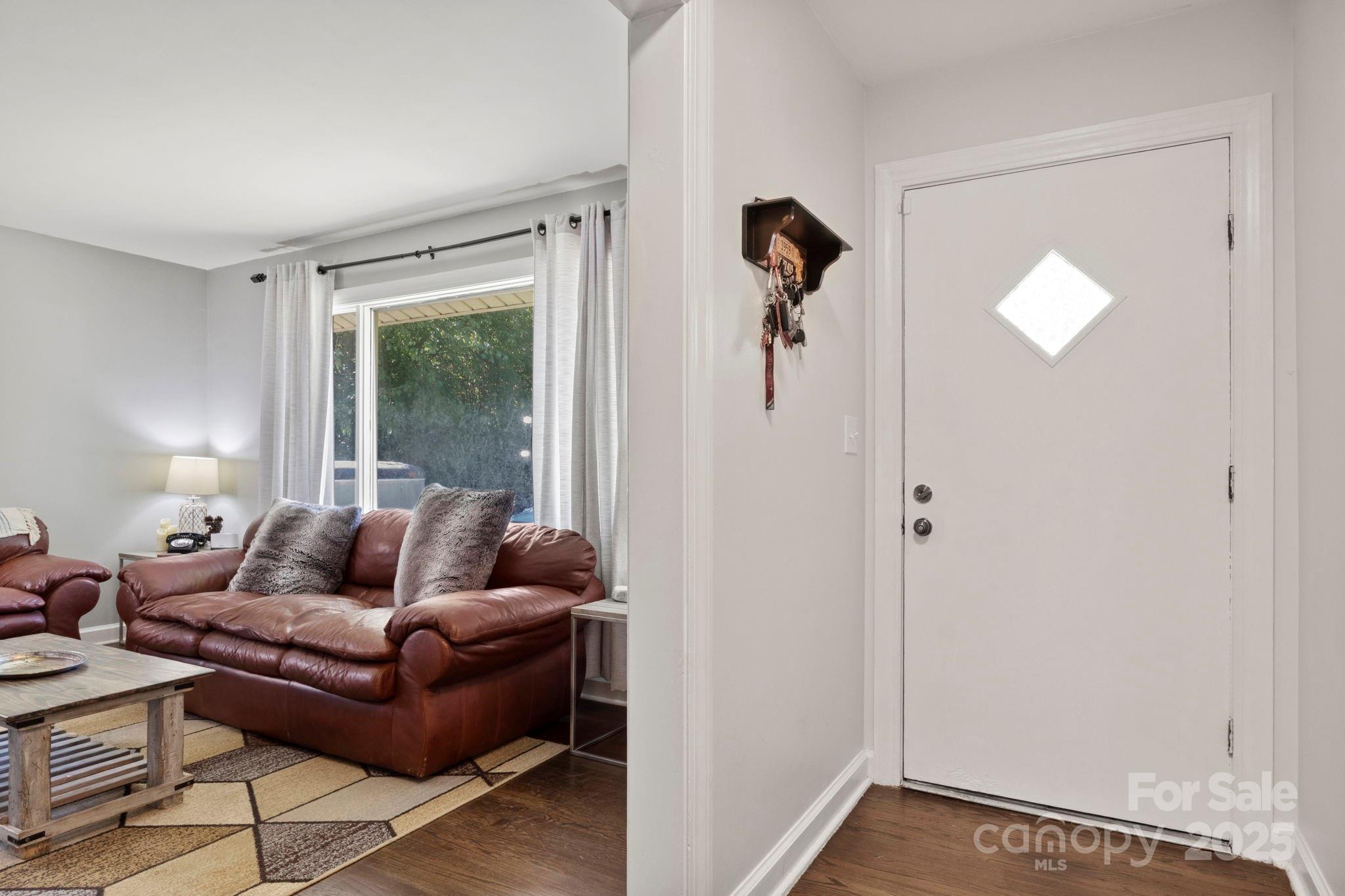 1521 W Colonial Drive