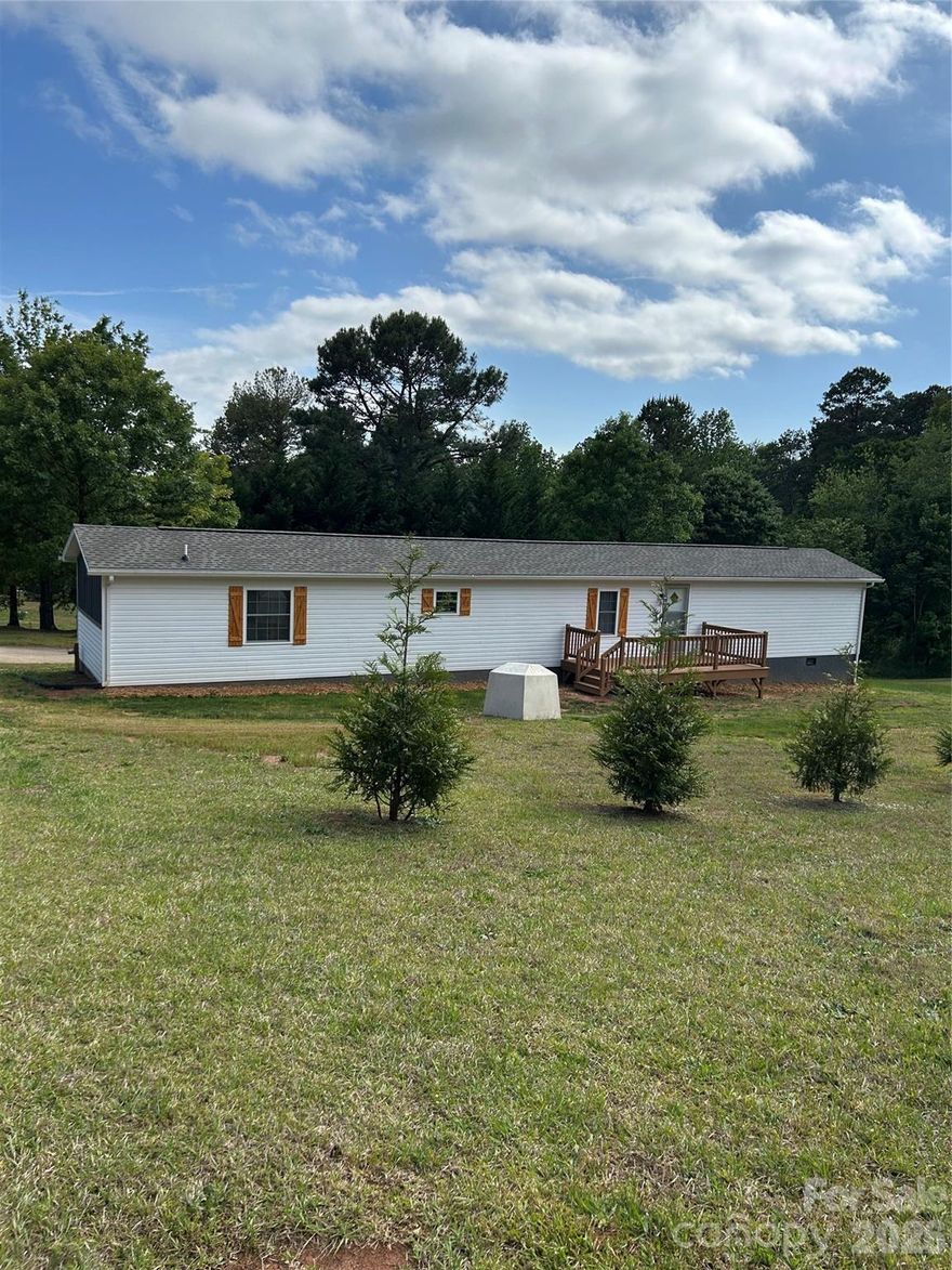 Beautifully remodeled 3 bedroom/2 bath home in convenient location.  This great home is being sold fully furnished and move in ready, just waiting for you!