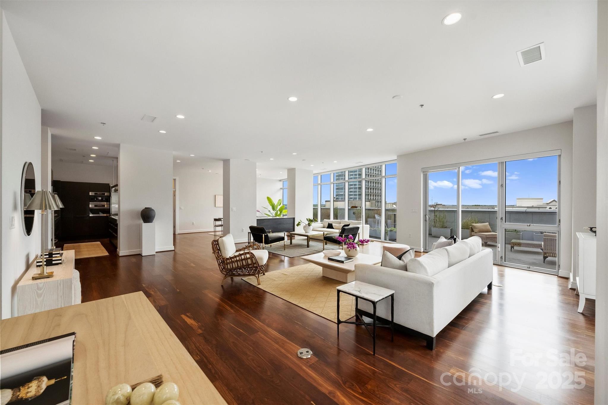 333 W Trade Street 700