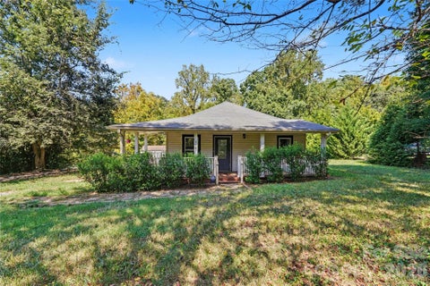 Photo of 308 Oakland Avenue, Belmont, NC 28012 (MLS # 4422205)
